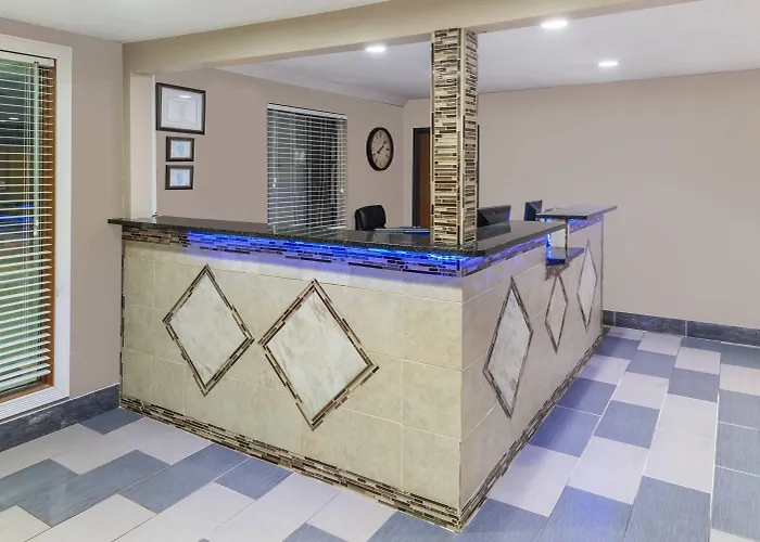 Super 8 By Wyndham Hotel Okawville