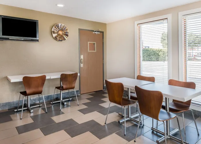 Super 8 By Wyndham Hotel Okawville
